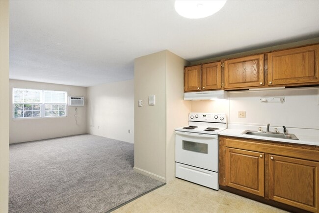 Building Photo - 504 River Rd