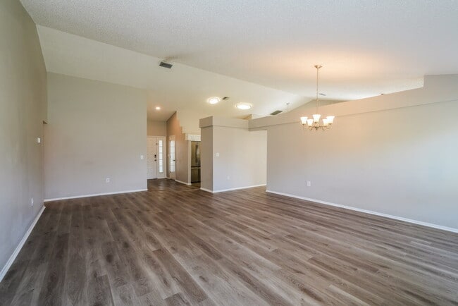 Building Photo - 1434 Lakehurst Way