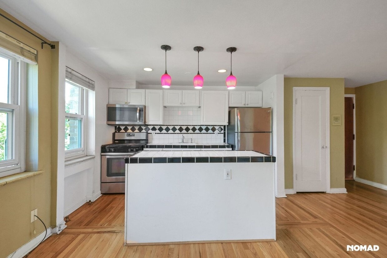 Primary Photo - Charming 2BR Condo in Denver
