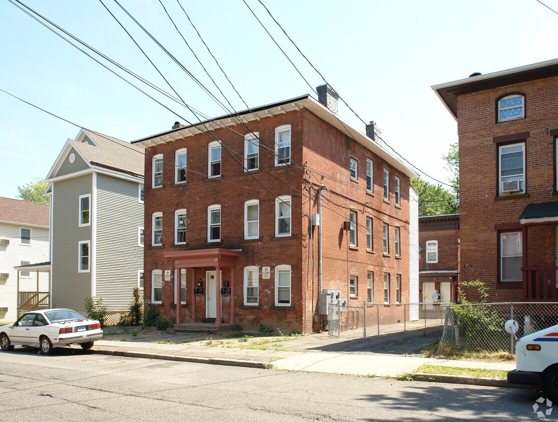 Primary Photo - 26-28 Putnam St