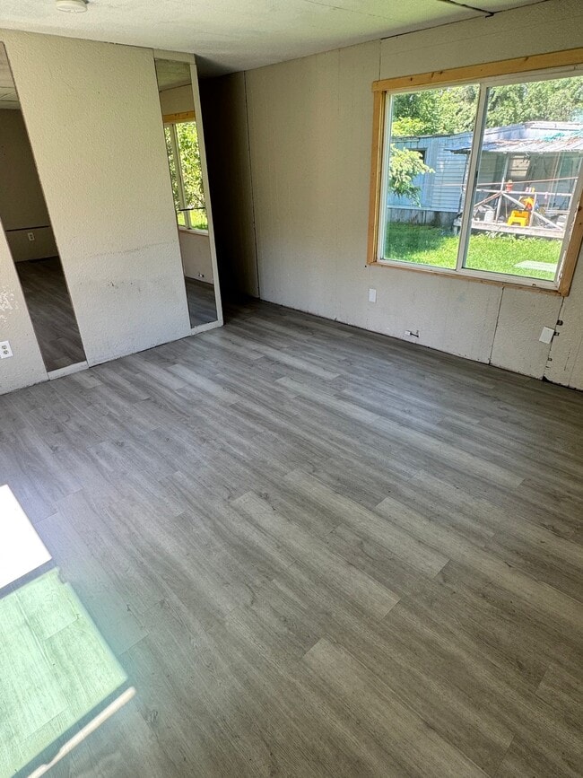 Foto del edificio - 33581 Terrace Lake Rd