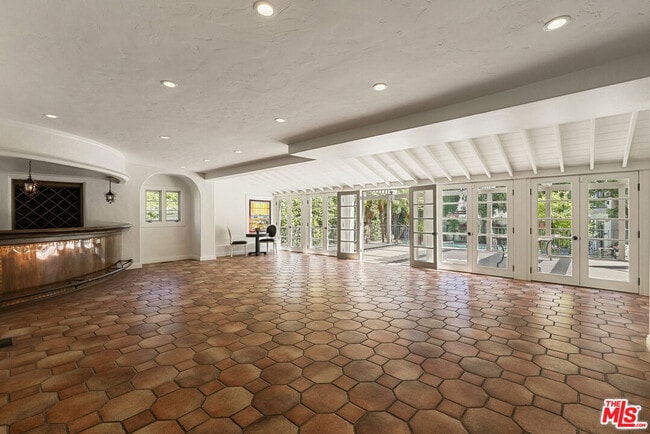 Foto del edificio - 512 N Palm Dr