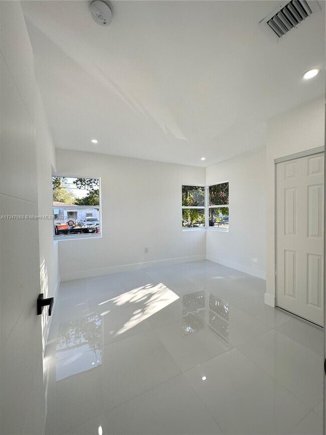 Building Photo - 101 NW 68th Terrace