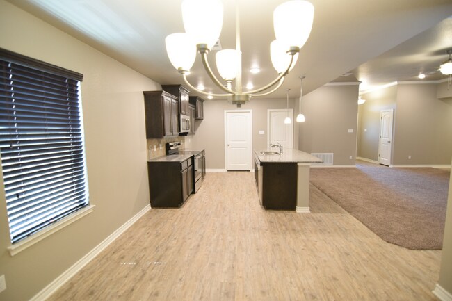 Building Photo - 910 Paseo del Plata Dr