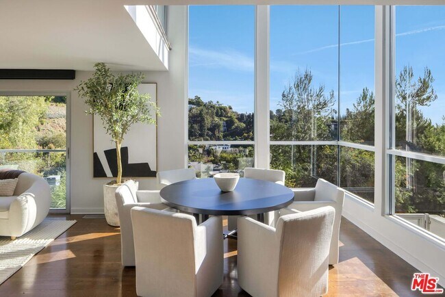 Foto del edificio - 9318 Warbler Way