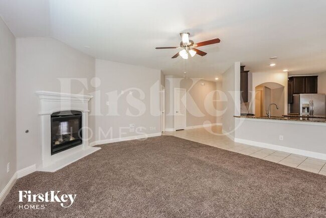 Building Photo - 4413 Lakeview Dr