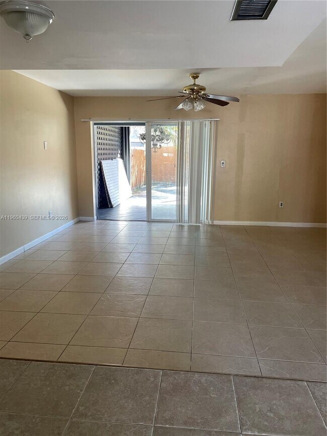 Foto del edificio - 5448 NW 169th Terrace