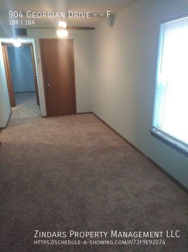 Foto del edificio - 904 Georgian Dr