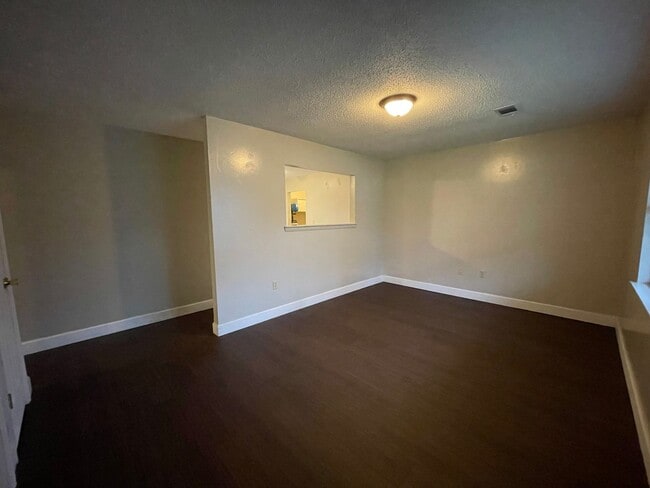 Building Photo - Home For Rent