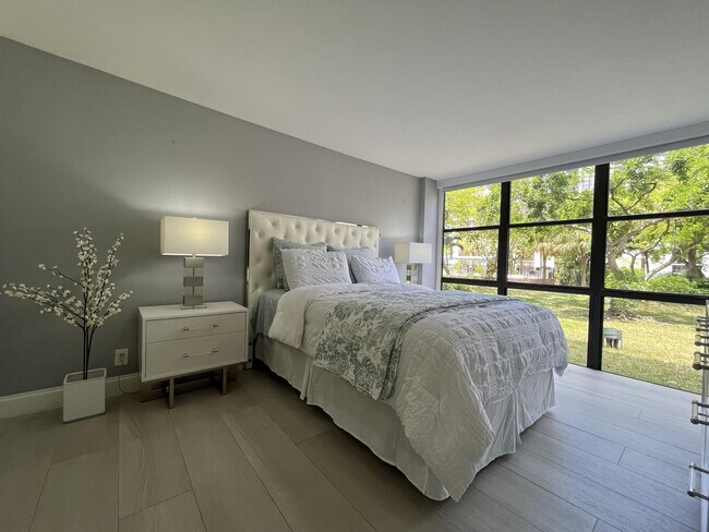 Foto del edificio - 16919 N Bay Rd