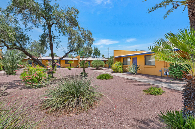 Building Photo - 350 N Silverbell Rd