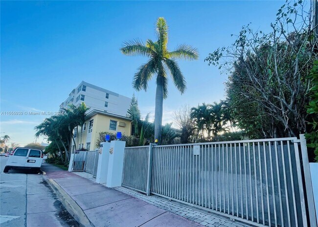Foto del edificio - 8036 Harding Ave