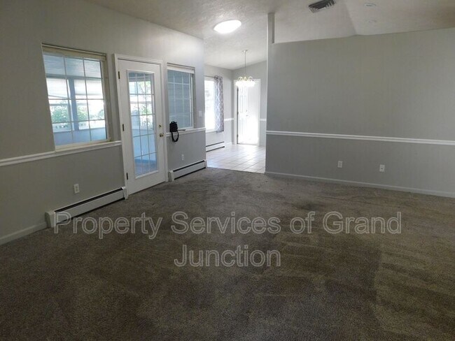 Building Photo - 707 Fountainhead Blvd