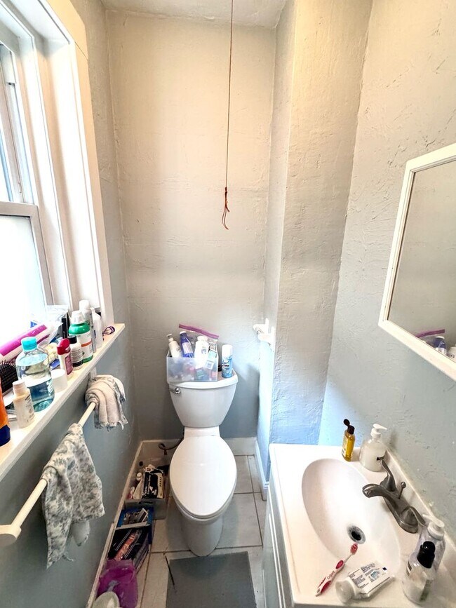 Foto del edificio - 3 BED WITH CENTRAL AIR ON ALLSTON/BRIGHTON LINE!!