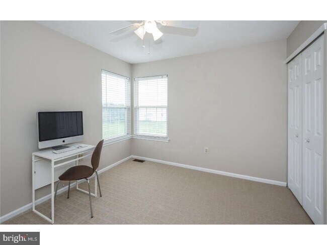 Building Photo - 236 Sequoia Dr