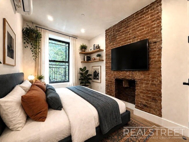 Building Photo - Beautifully Renovated 2-Bedroom Apartment in Flatbush