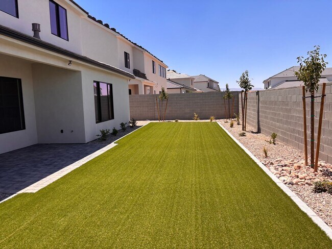 Foto del edificio - BRAND NEW 5 bed | 3.5 bath | 3 car garage ...