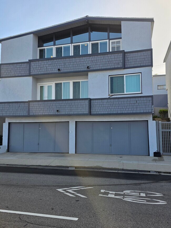 Foto del edificio - 2026 Hermosa Ave