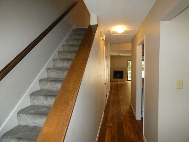 Foto del edificio - 4235 Brookside Dr