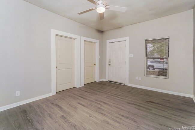 Building Photo - 614 Delgado St