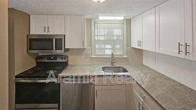 Foto del edificio - 3017 Spruce Cir