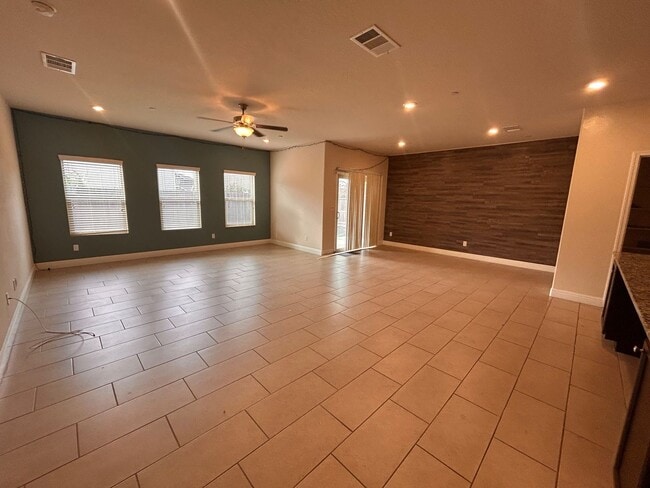 Building Photo - Nice home for rent in Visalia