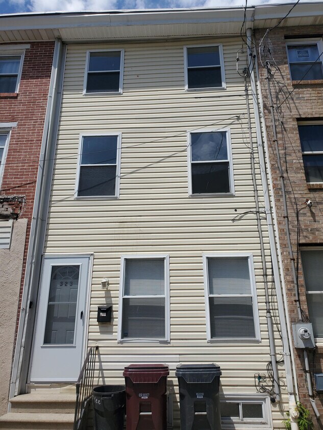 Primary Photo - 323 S Jackson St