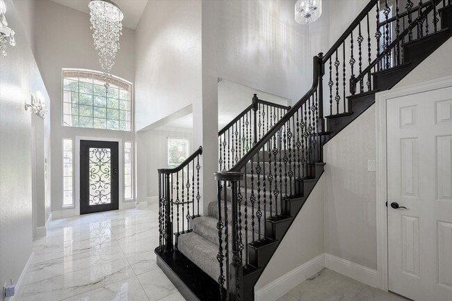 Building Photo - 2029 Primrose Dr