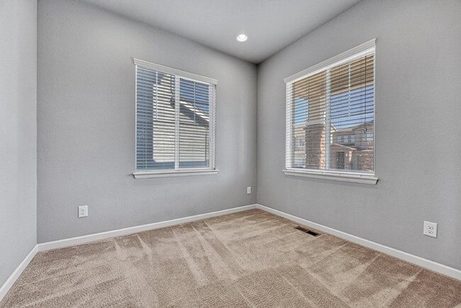 Building Photo - $2,950.00 - 3 Bedrooms, 2.5 Bathrooms, Single Family Home in Circle Rock with Cozy Fireplace!