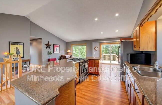 Foto del edificio - 23060 Creekview Ct