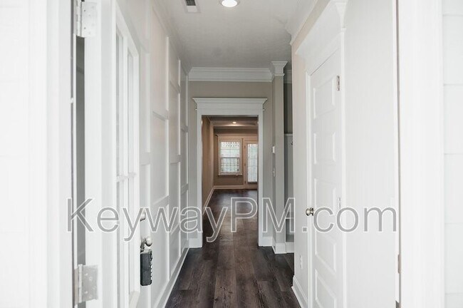 Building Photo - 536 Grand Slam Dr