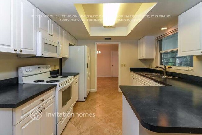 Foto del edificio - 737 SE Hollahan Ave