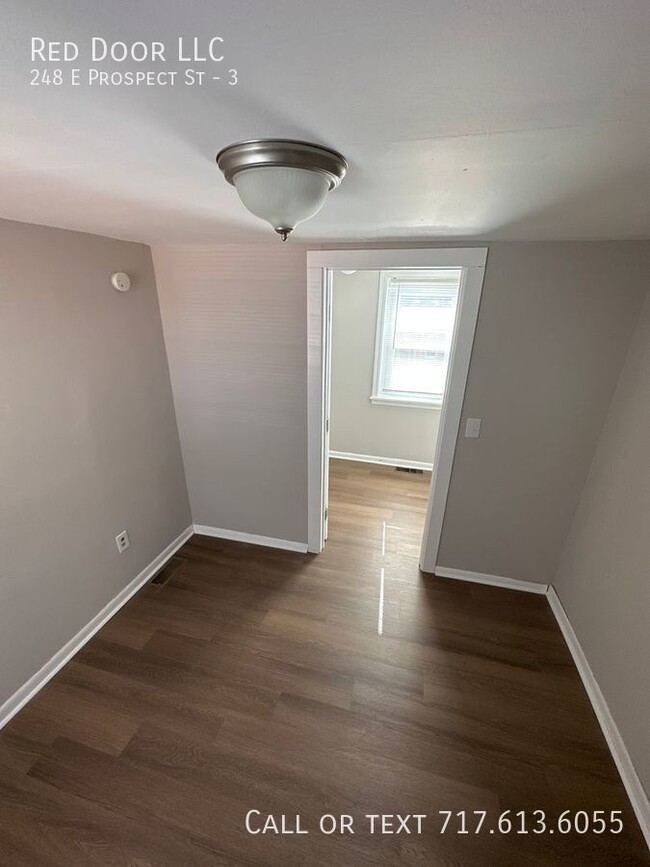 Building Photo - Recently remodeled 2 bedroom in York!!