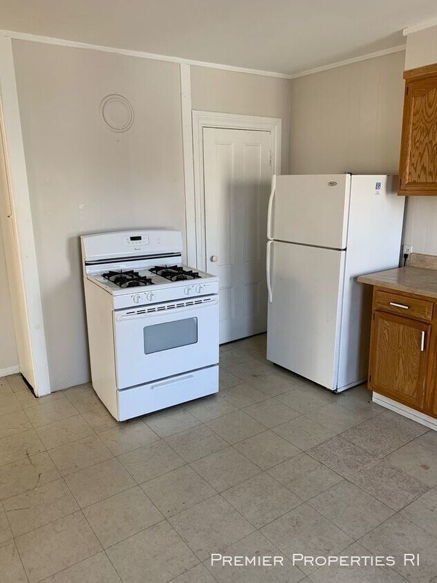 17 Clifton St Unit 2F COPY, Central Falls, RI 02863 Apartment for