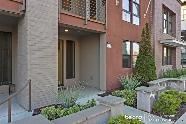 Building Photo - 2715 5th St