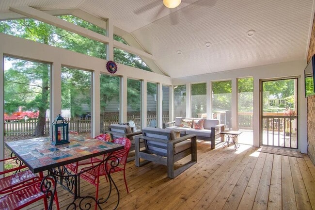 Building Photo - Fantastic Cottonwood 3BR Rental