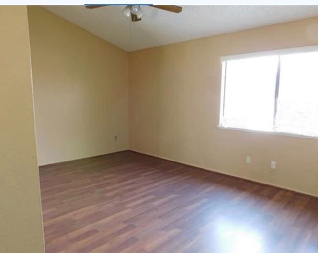 Foto del edificio - Extremely Spacious 2 bedroom Condo for Rent in Discovery Village