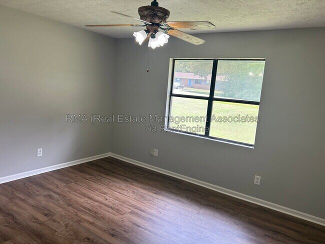 Foto del edificio - 102 Hill Pine Trail