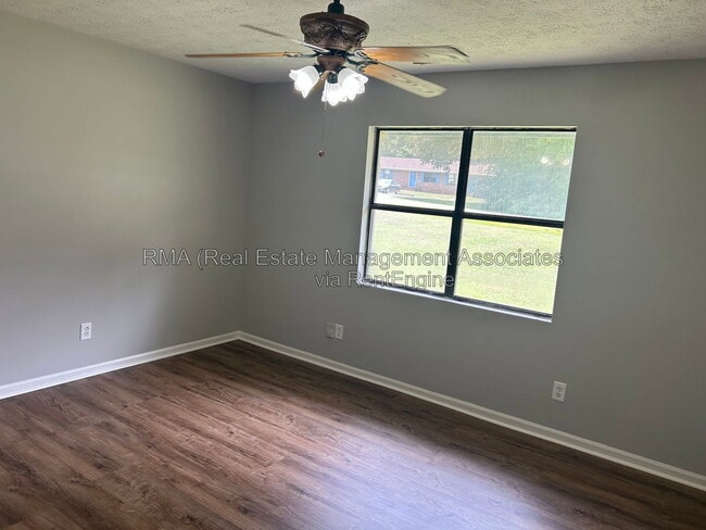 Building Photo - 102 Hill Pine Trail