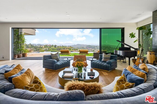 Foto del edificio - 1030 Somera Rd