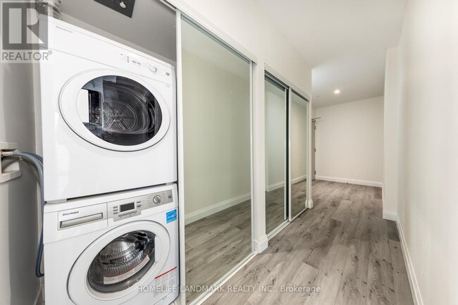 Building Photo - 68 Shuter St