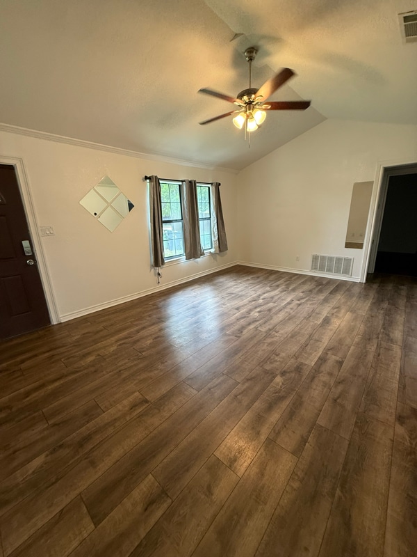 Building Photo - 727 Circle Dr