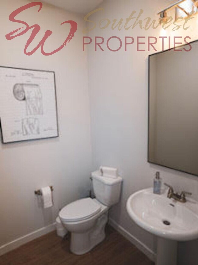 Foto del edificio - Ebony & Ivory Townhome — Fully Furnished + Walk to Tarleton!