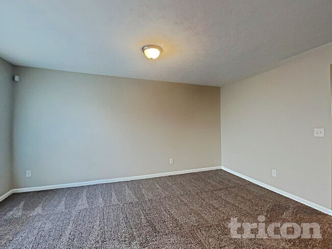 Building Photo - 501 Foliage Ln