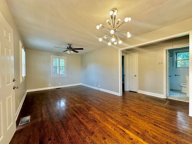 Building Photo - 2 BR House on Corner Lot in South Nashville