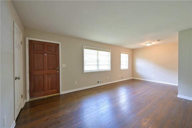 Foto del edificio - 2075 Claude St NW