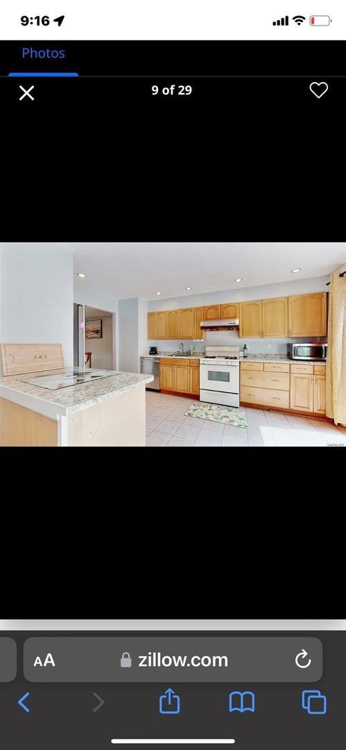 Foto del edificio - 132 Hallock Rd