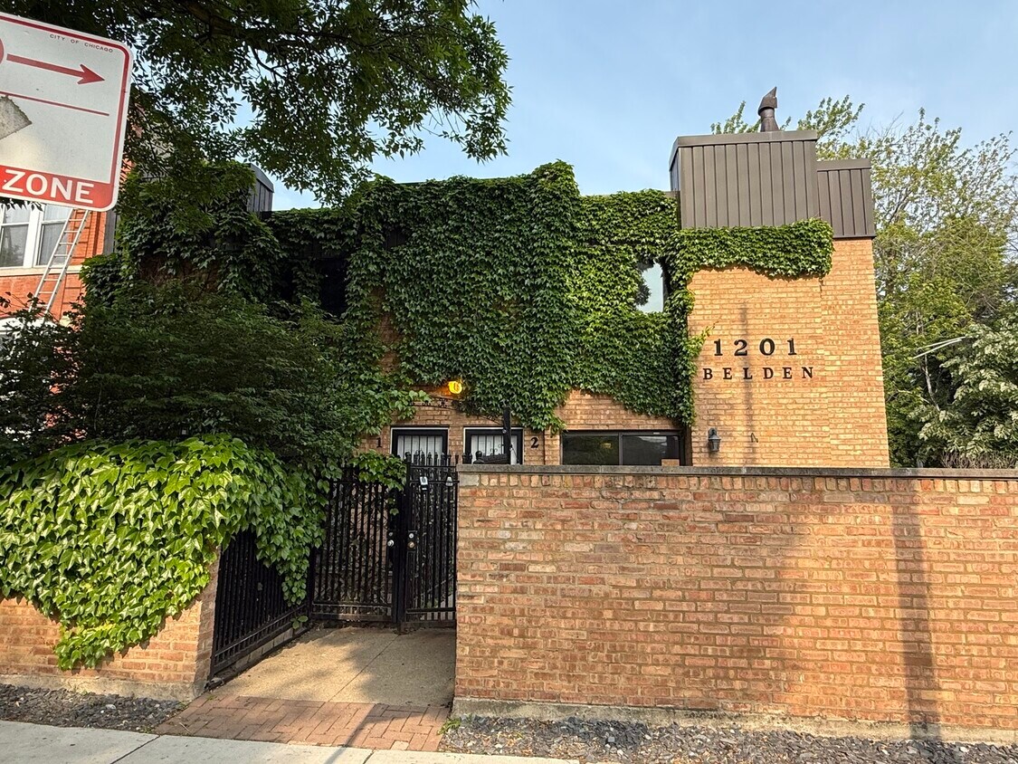 Foto principal - 1201 W Belden Ave