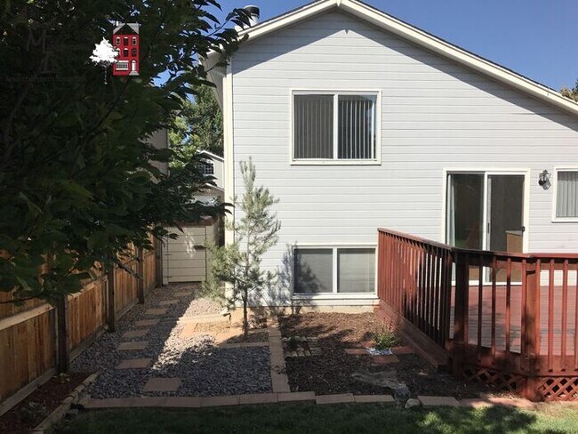 Building Photo - Highlands Ranch 3 Bedroom on Corner Lot!