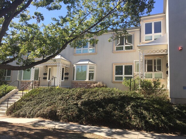 unit is on lower right - 905 Washington Ave